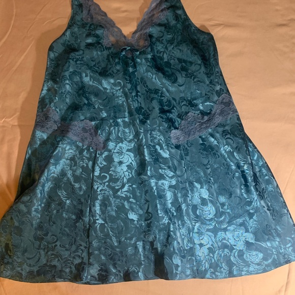 Lingerie - Picture 5 of 5